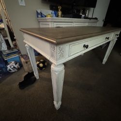 Realyn Home Office Desk With USB Charging 