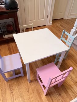 Kid table and chairs