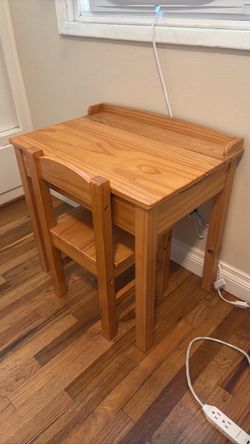 Melissa & Doug Wood Desk and Chair