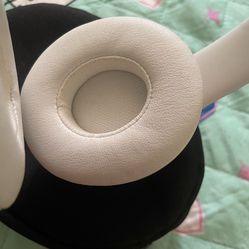 Rose gold solo beats  like new