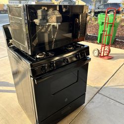 Set Of Stove And Microwave 