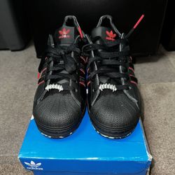Adidas Superstar SIZE 8.5 ( NEW ) 