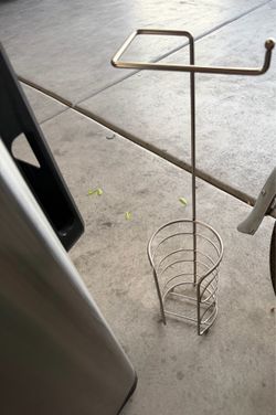 Toilet paper holder