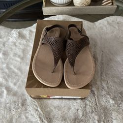 New Woman’s UGG Sandals 
