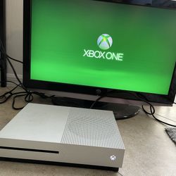 Xbox One S 500GB 2 Wireless Controllers And Stand