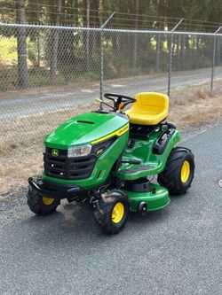 John Deere S100 Riding mower