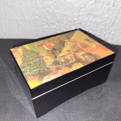 Harley-Davidson 1999 Electra Glide Surprise Holiday Traditions Music Box