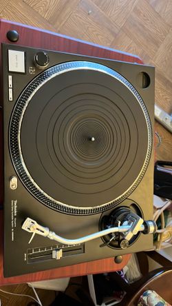 Technics SL-1200 MK4 Direct Drive Turntable Record player