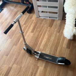 Razor Air Scooter – Smooth Ride!