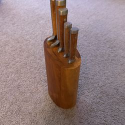 5 Piece Knife set With Wooden Block. Unused!