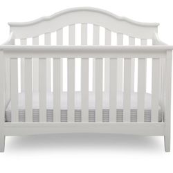 White Baby Crib NO MATTRESS