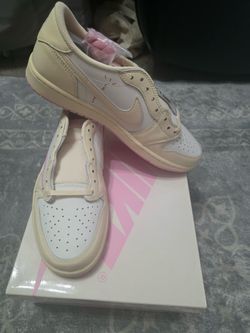 Travis scott shy pink jordan retro 1 size 10.5