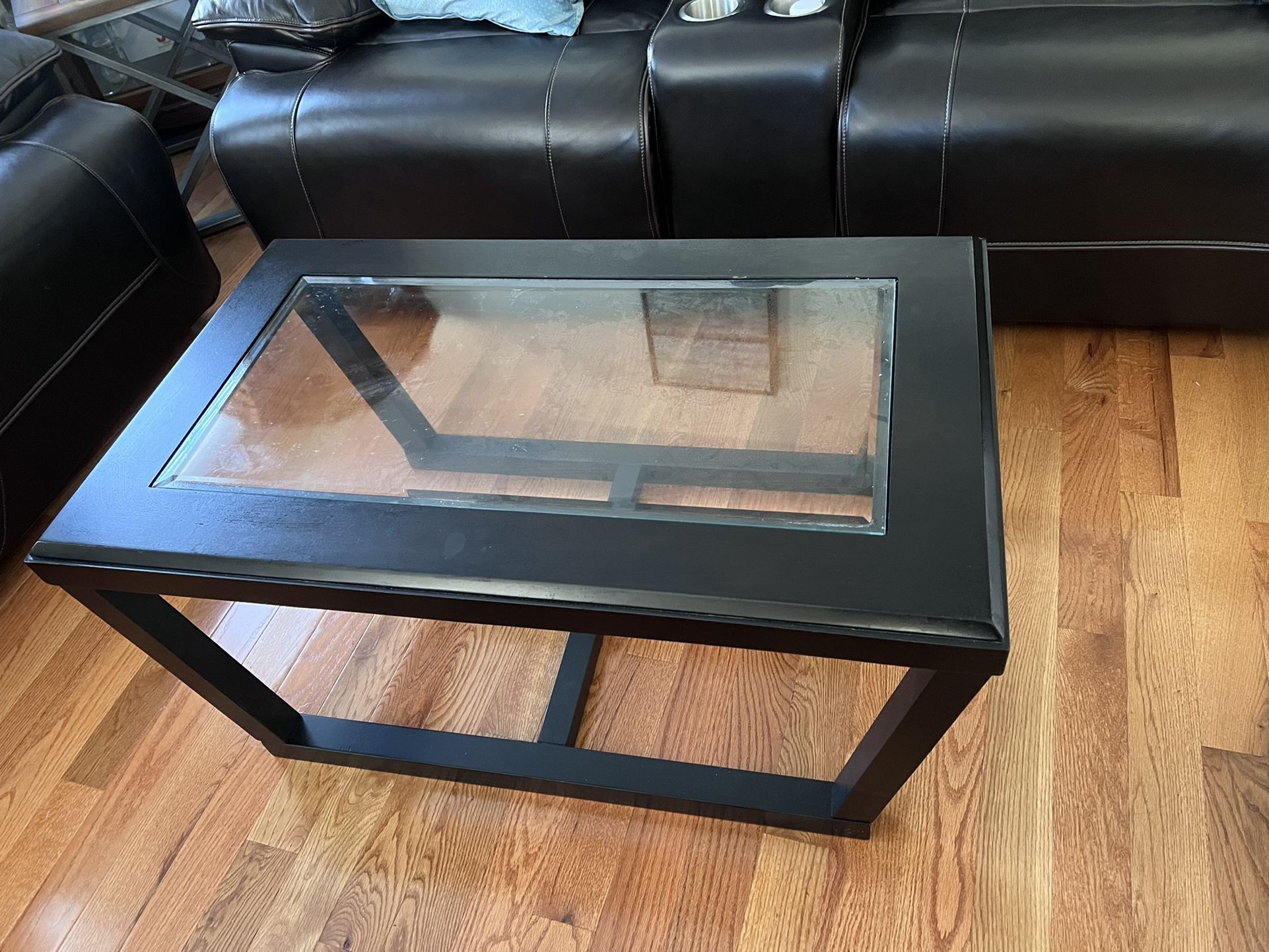 Coffee Table With 2 Stools 