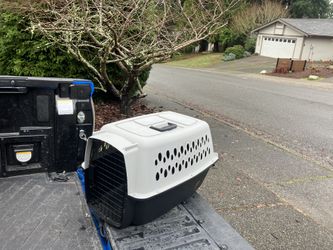 Small Dog Cat Rabbit Bunny Kennel Crate Carrier Like New 24" L by 14” W by 14” H 