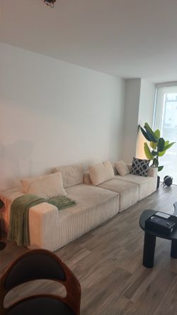 Cream 4 Seater Sofa – Good Condition