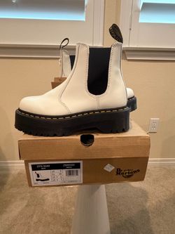 Brand New Women’s Platform Dr Martens size 7