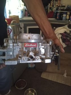 Edelbrock 4 barrel carburator