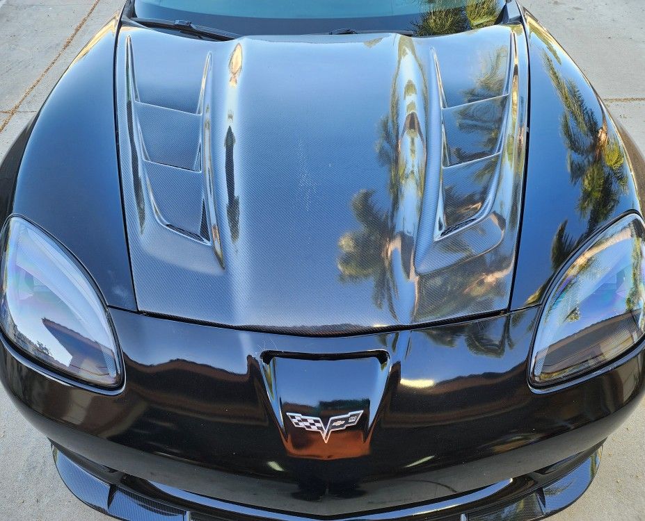 2005-2013 Chevrolet Corvette C6 Carbon Creations DriTech H-Design Vented Hood