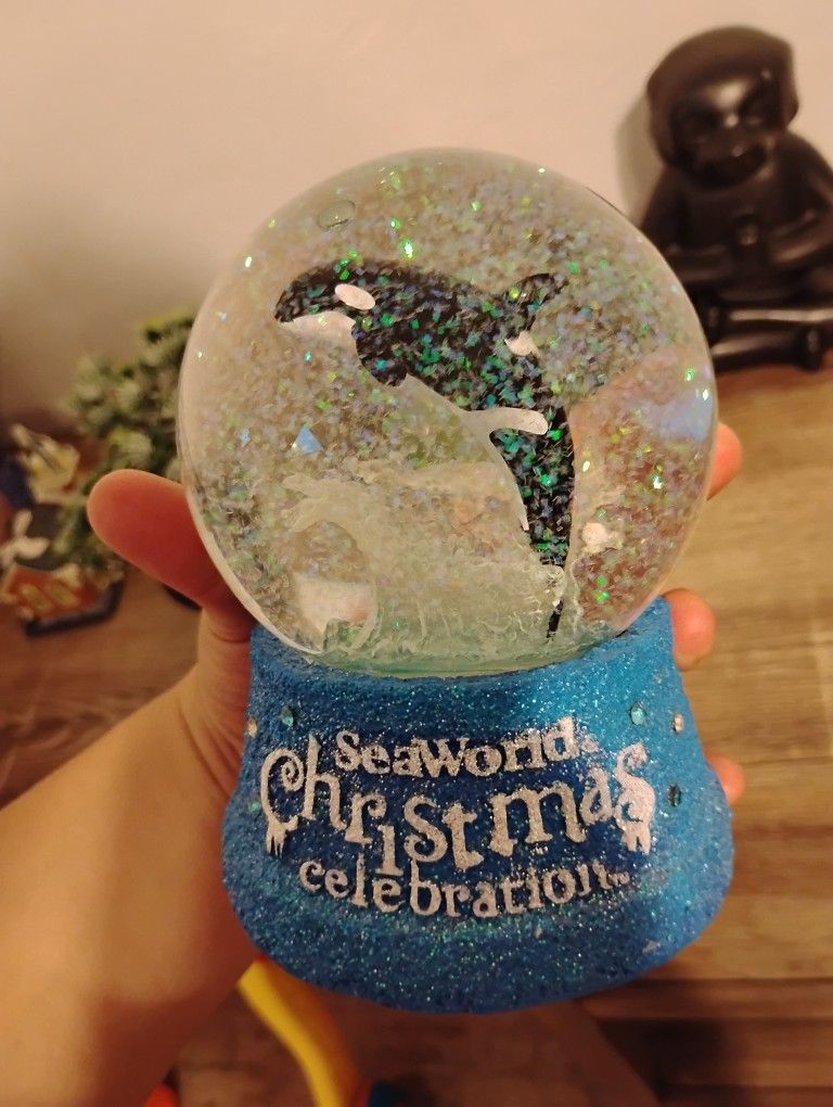SeaWorld Snow globe
