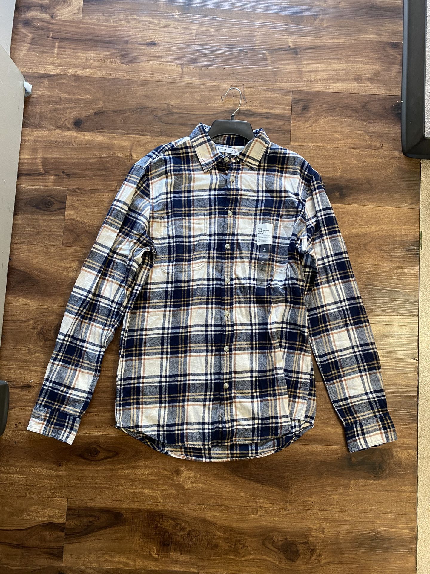 Brand New Men’s Sonoma brand Beige and Blue Button Up Flannel Shirt Up For Sale