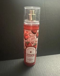 Bath And Body Works Strawberry Poundcake Body Spray