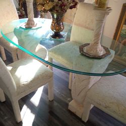 Glass living room table, like new — 3' x 8'