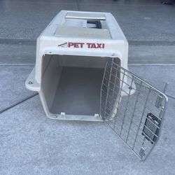 X- Small Pet Taxi Cat Carrier In Great Shape 