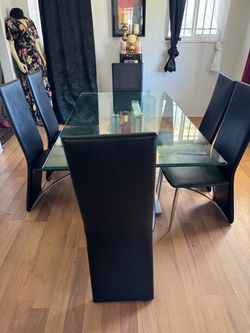 Dining room table