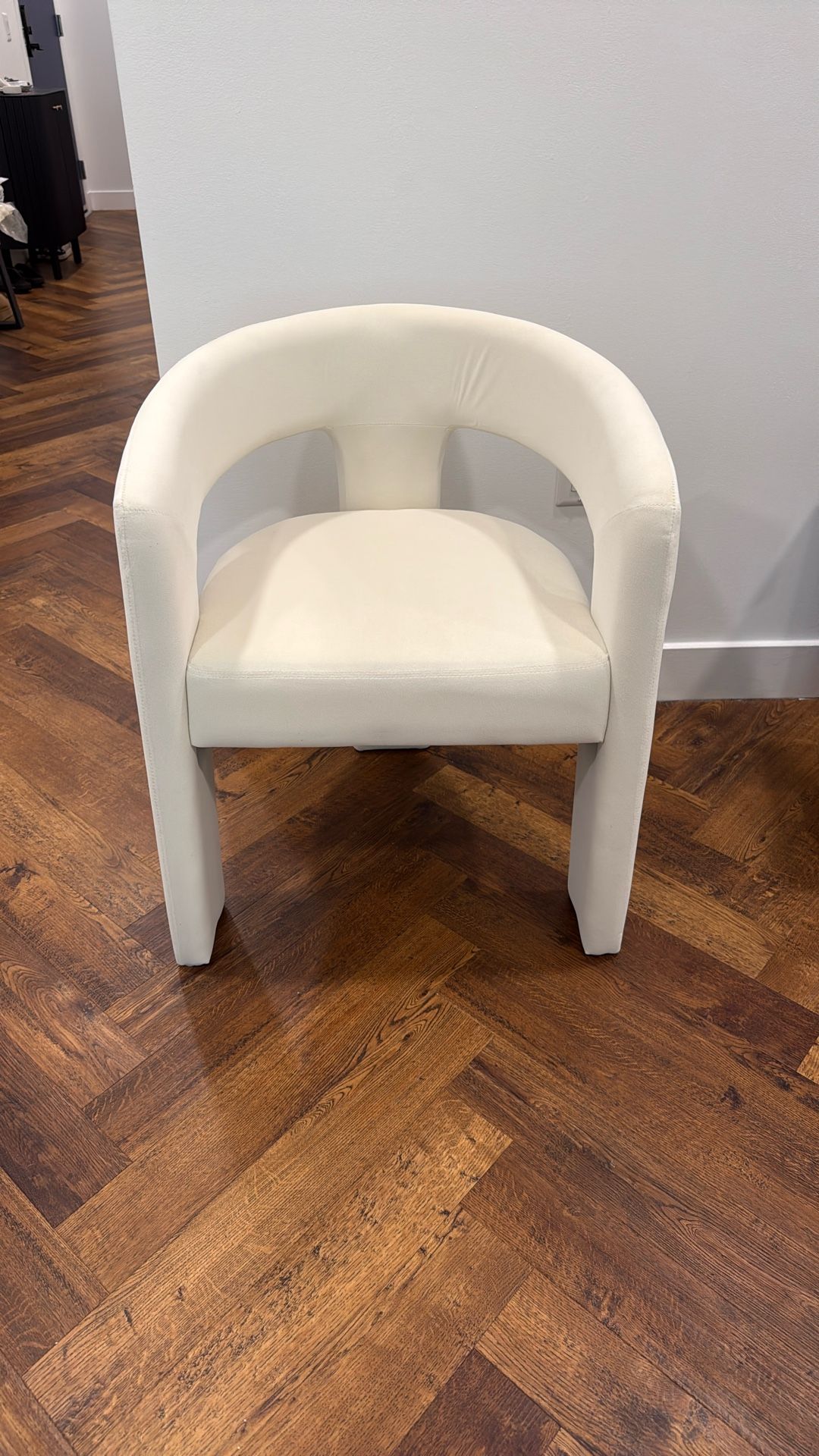 Rivova Modern Barrel Chair