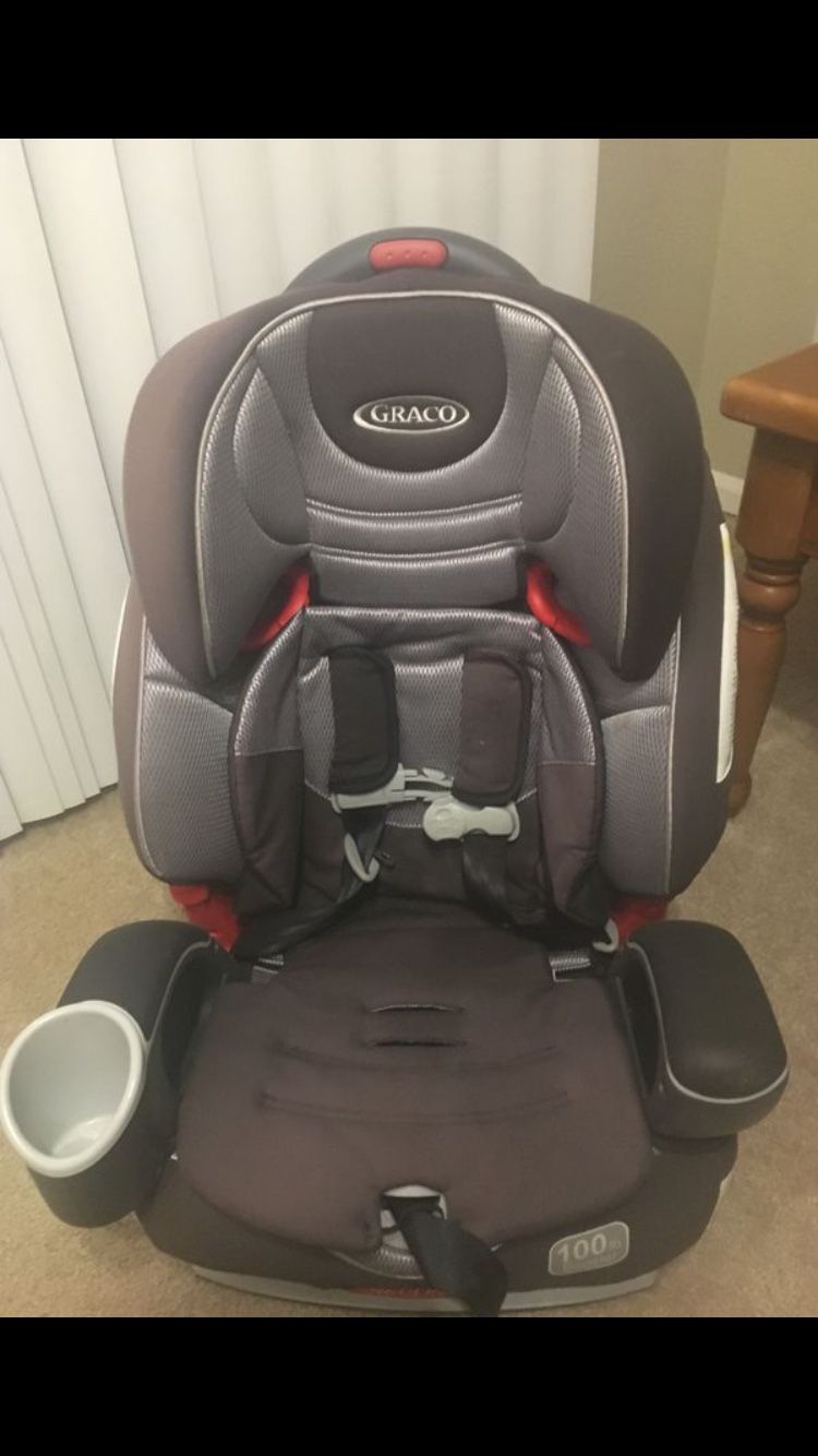 Brand new no stains Graco Nautilus 65 3-in-1 Harness Booster Car Seat. Comes with a safety bar with speaker that plays music for the kiddos.