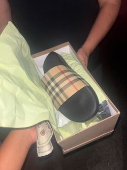 BURBERRY SLIDES