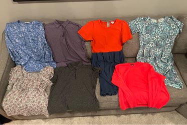 Women’s Size XL set of 7 items. 2 dresses (one is NWT) and 5 shirts