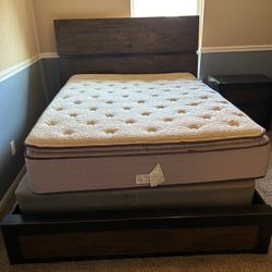 Queen Bed Set With Nightstand And Dresser With Mirror 