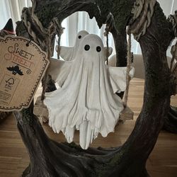 Viral Ghost On Swing