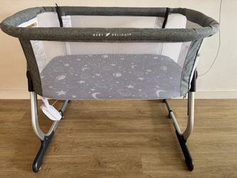 Baby Delight Beside Me Dreamer Bassinet and Bedside Sleeper