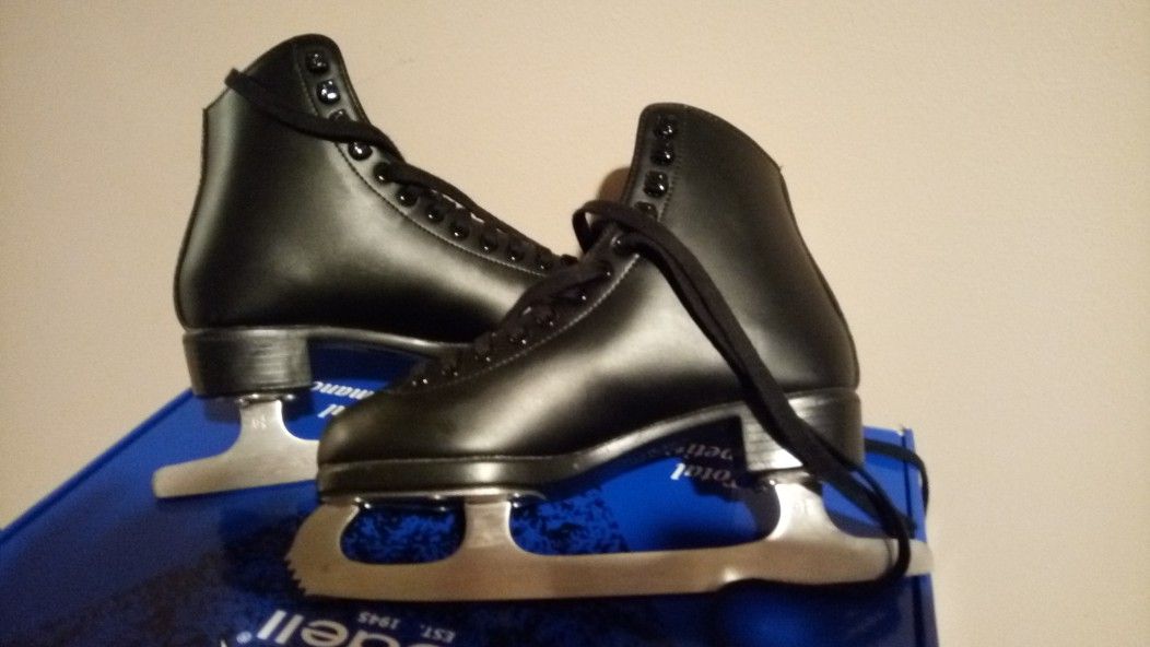 Riedell boys figure ice skates