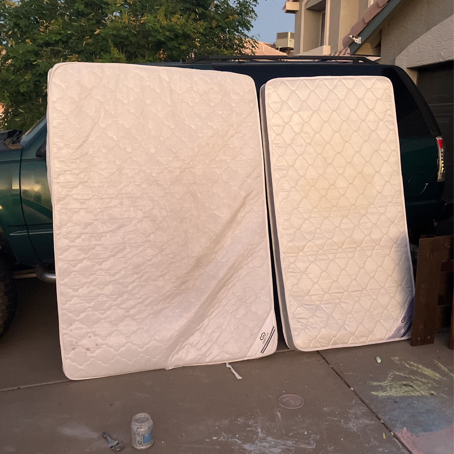 Double mattress, twin mattress