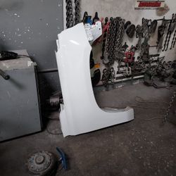 2015/2020 Yokon Denali  Right Fender And Hood