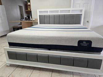 ESPECTACULAR CAMA TAMAÑO KING COMPLETA CON BOX SPRING Y COLCHÓN.