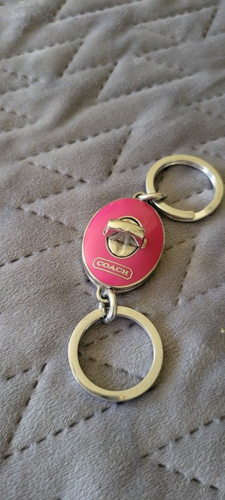 COACH DUAL PINK KEYCHAIN 💗 