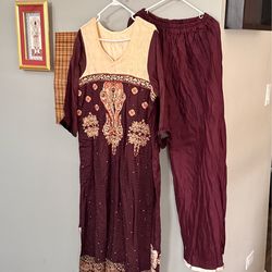 LADIES FORMAL TWO PIECE INDIAN DRESS WITH AN ETHNIC TOP AND PAJAMA BOTTOMS IN AN XL SIZE