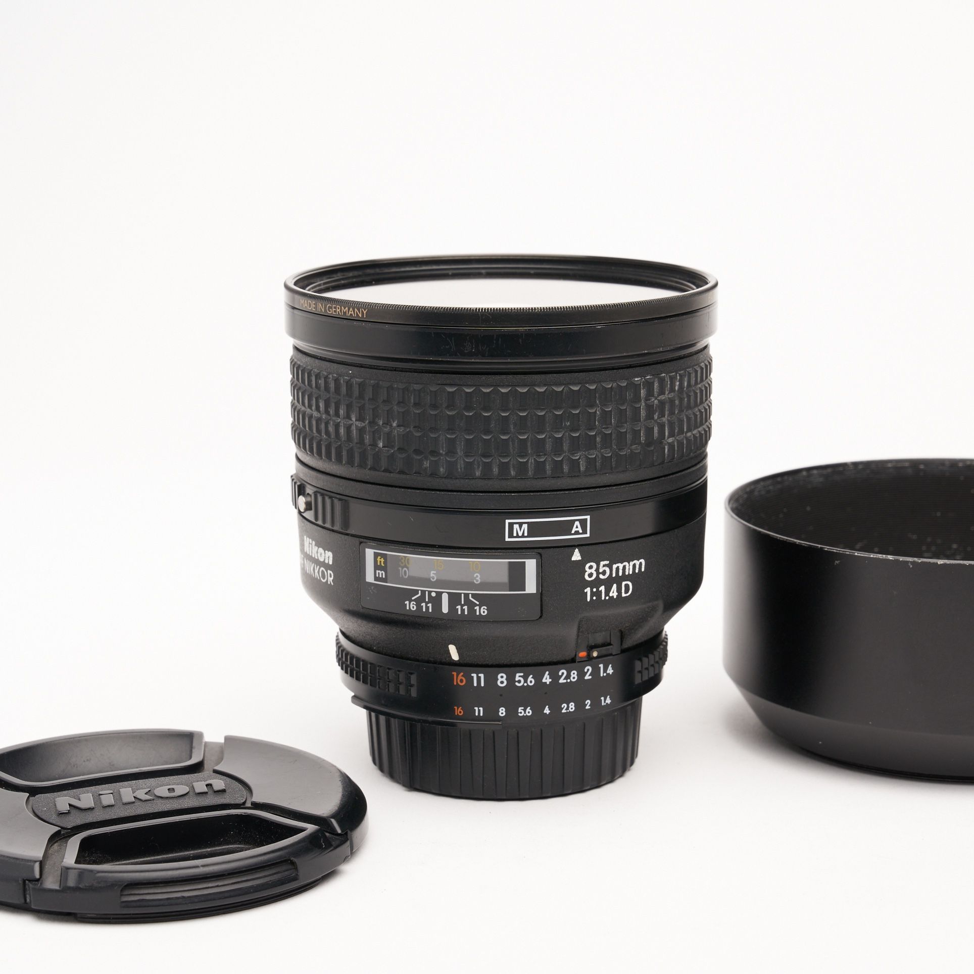 PRE OWNED Nikon AF S NIKKOR 85mm D Lens With Caps and Hood