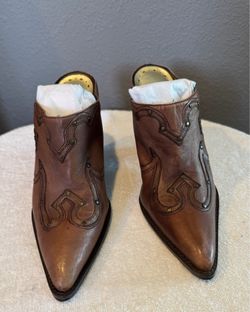 BCBG Leather Square Toe Backless Slip-On Mules – Size 9.5 – $40 Firm