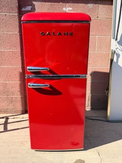 Galanz 4.0 Cu. Ft. Retro Mini Fridge with True Freezer - Hot Rod Red