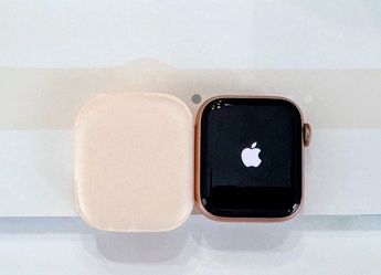 Apple Watch SE 40mm Rose Gold Aluminum Case