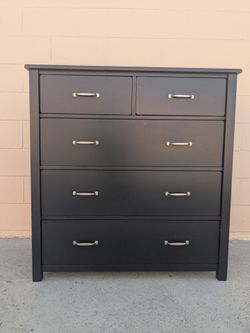 Black 5-Drawer Tall Dresser Chest