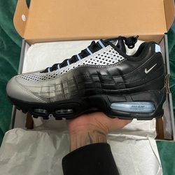 Palace x Nike Air Max 95 size 9