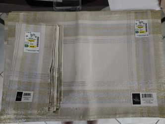 5- New Plaid Woven Place Mats & 8 -Napkin set