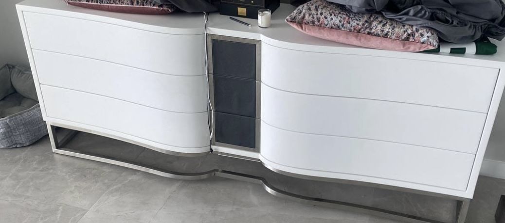 Modern White Dresser – Excellent Condition