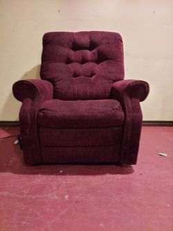 Lift chair recliner works great very comfortable can deliver to okc area 30